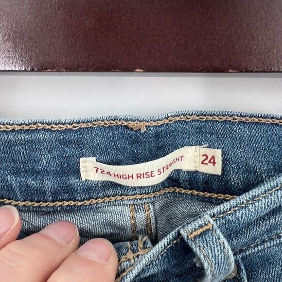 Levi Strauss & Co Women's 724 High Rise Straight Ripped Jeans Pocket Denim Size - Picture 6 of 11